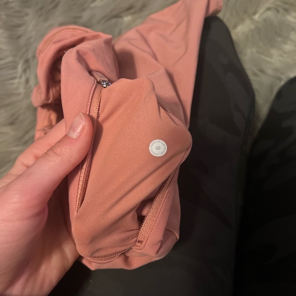 Lulu lemon speed up shorts size 6 - Picture 2 of 3